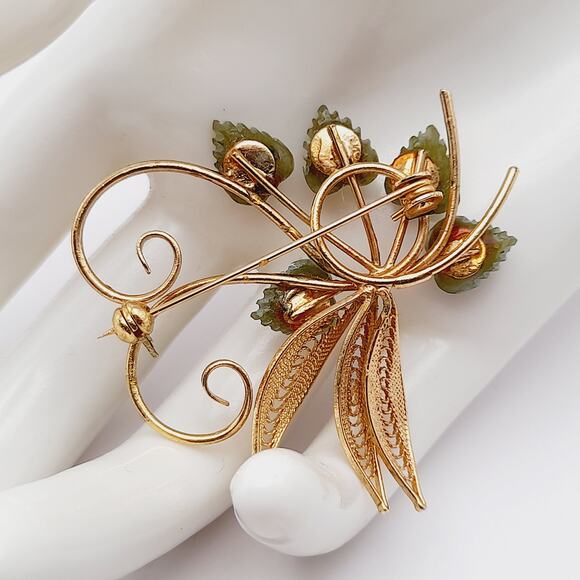 Vintage Carved Jade Gemstone Leaves Gold Tone Filigree Brooch - Picture 4 of 12